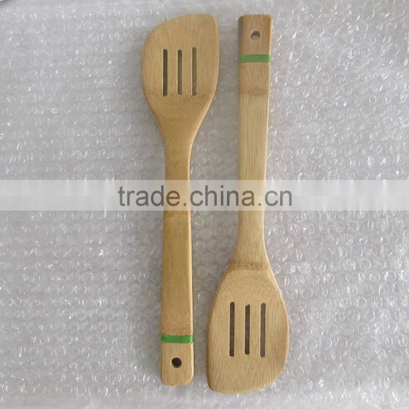 bamboo Oblique leakage shovel with green silicone ring