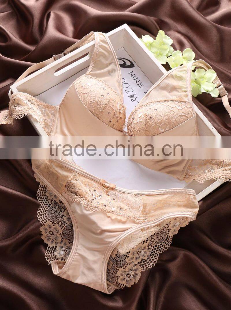 Wholesale Guangzhou Factory Low Price Bra Set