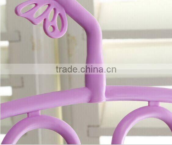 plastic coat hanger tree with hollow flower
