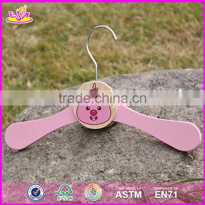 2017 New design lovely pink wooden hangers for baby clothes W09B071