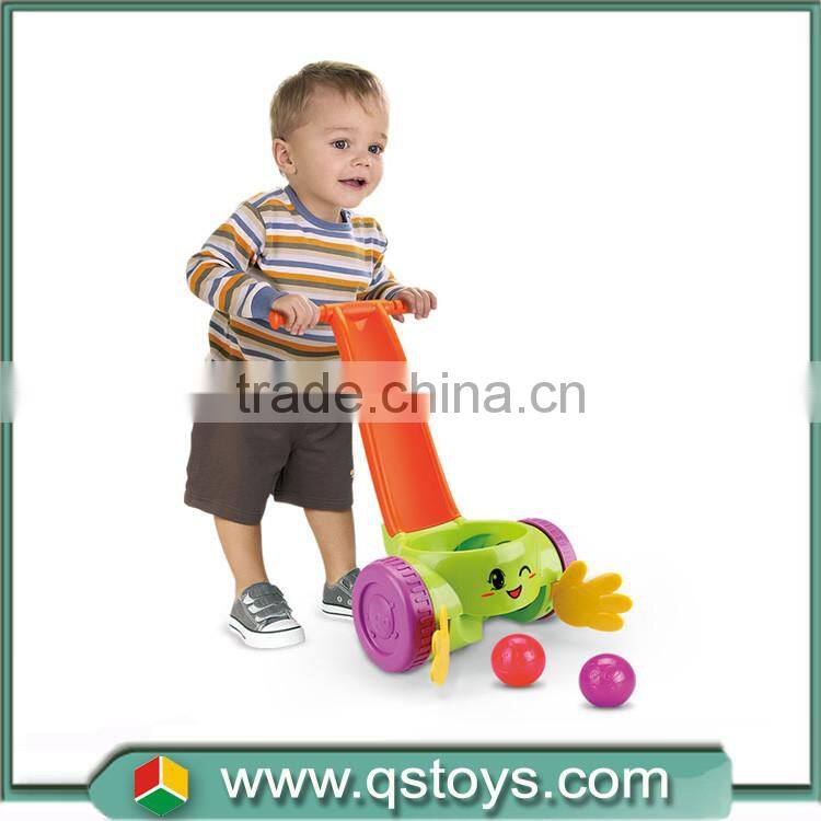boy play friction metal car with traffic carpet with EN71