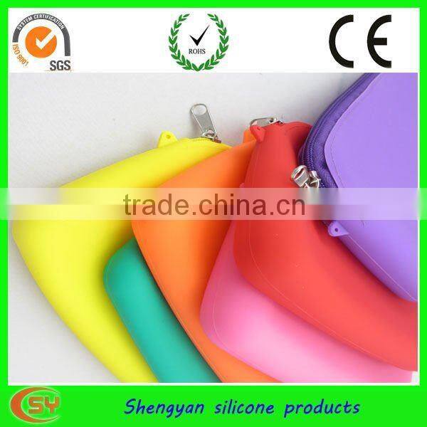 Big fashion silicone pouch with zipper long stap design