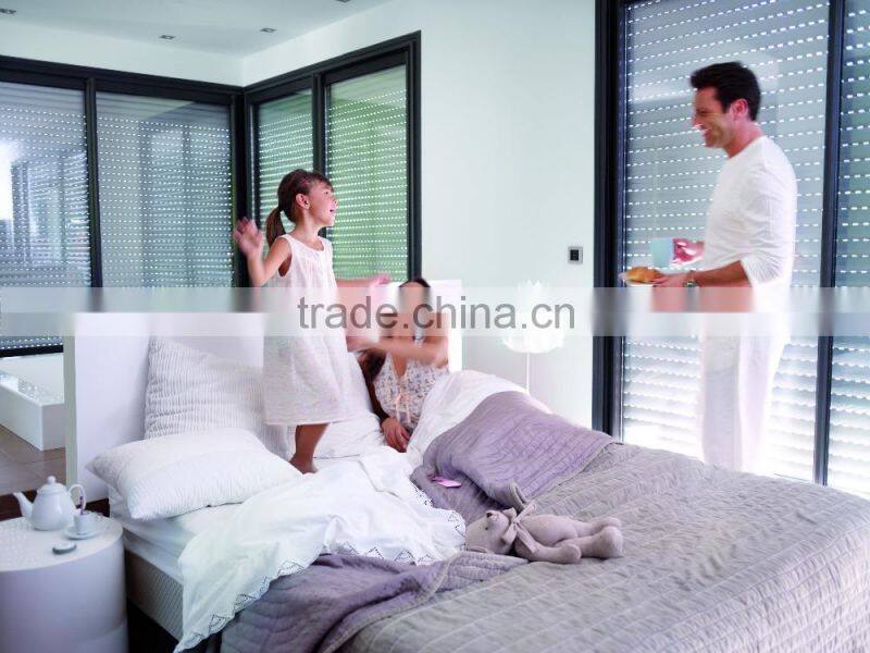 Motorized roller shutter window with aluminum foam slats