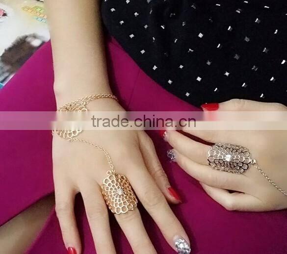 Latest gold finger ring designs hollow sun shape gold women's finger ring bracelet