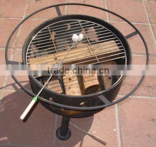 Extendable wooden spinning BBQ fork