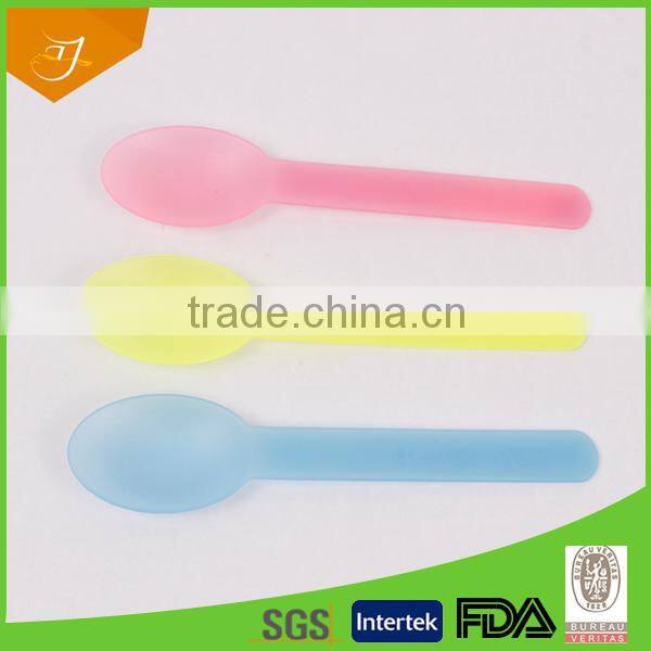 color changing plastic baby spoon, fashionable color changing spoon, plastic spoon
