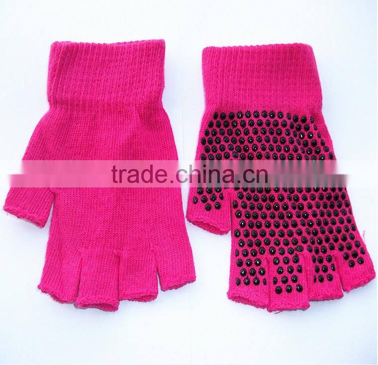 Factory offer wholesale non -slip pilates/yoga gloves