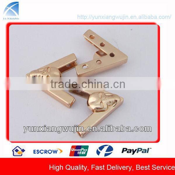 CD8580 Custom Gold Heart Shape Metal Collar Clips for Shirts