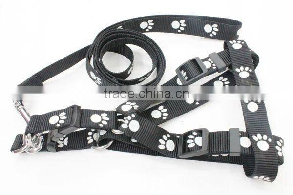 Black printed paw dog leash and harness set
