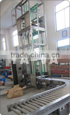 Continuous vertical lifting conveyor for box lifting