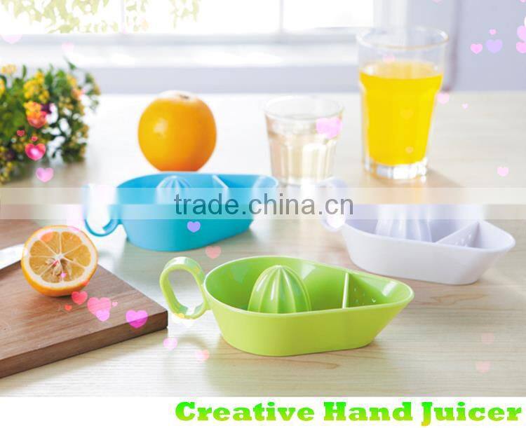 Plastic material food grade cheap simple creative orange squeezer wholesale