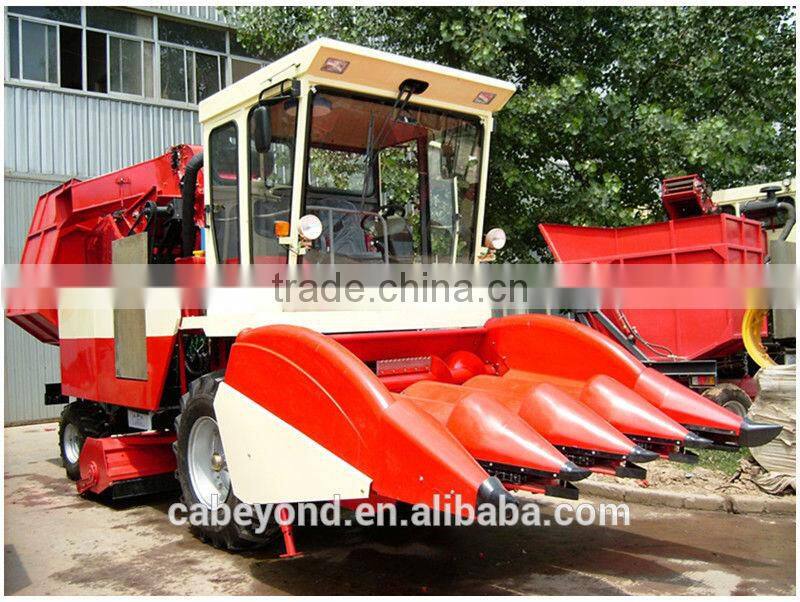 Self-propelled mini corn combine harvester