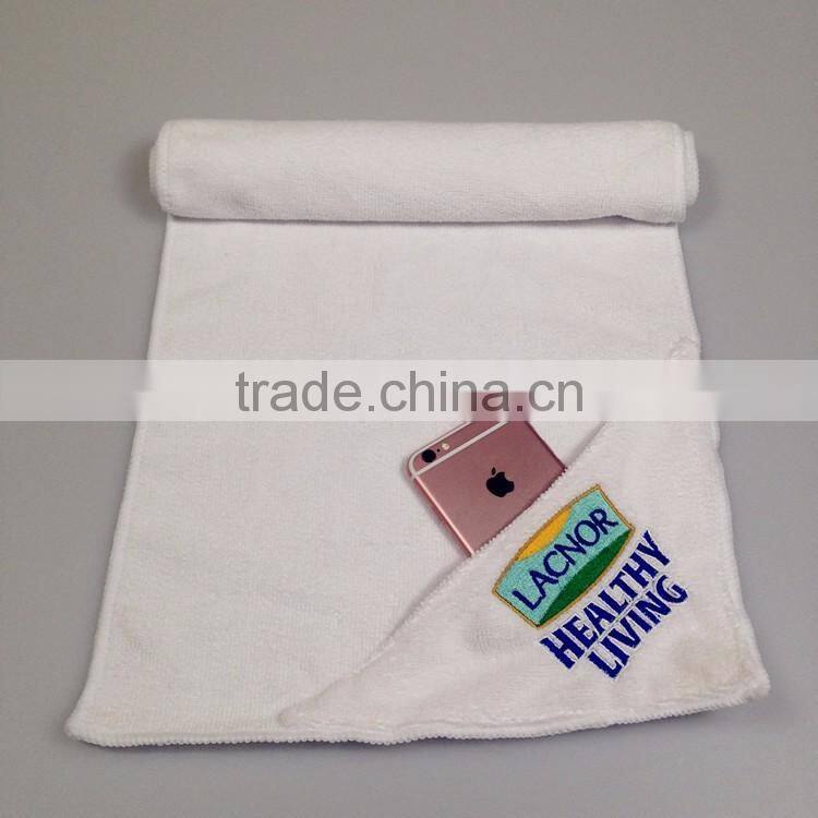 Microfiber sports/gym towel with logo zipper