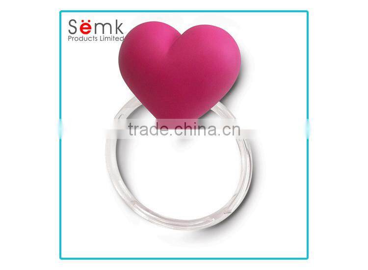 Novelty heart shaped towel hangers and racks popular in bathroom