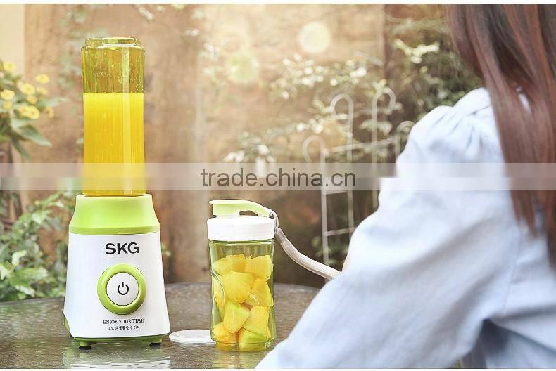 SKG Portable Fruit Juice Blender with 500ml Travel Bottle