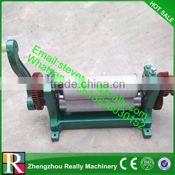 High Quality beekeeping foundation roller /beeswax foundation comb mill