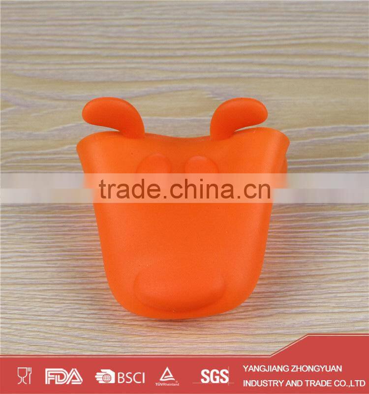 Custom design dog shape silicone household oven glove