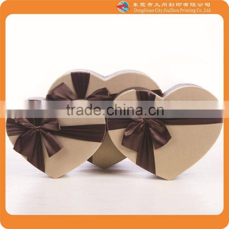 White flat corrugated box packaging