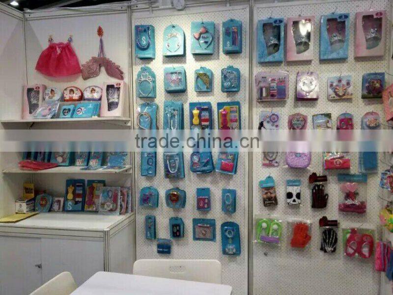 2015 popular fancy plastic gift keychain in key chains custom