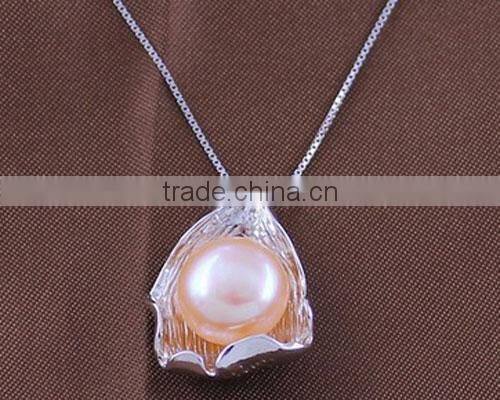 Silver pearl pendent