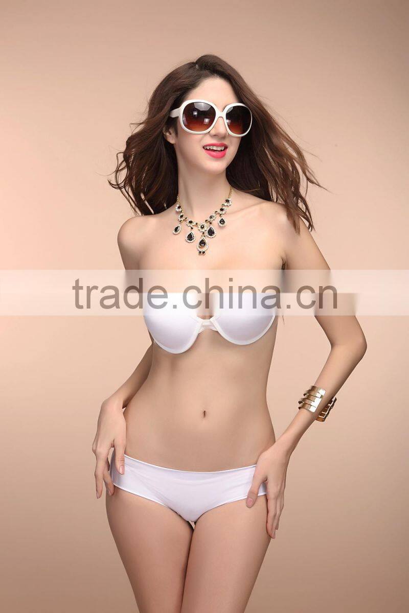 push up bra model image