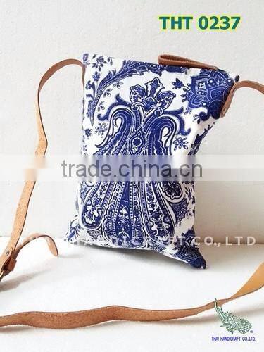 Neon shoulder bag / screen printed.