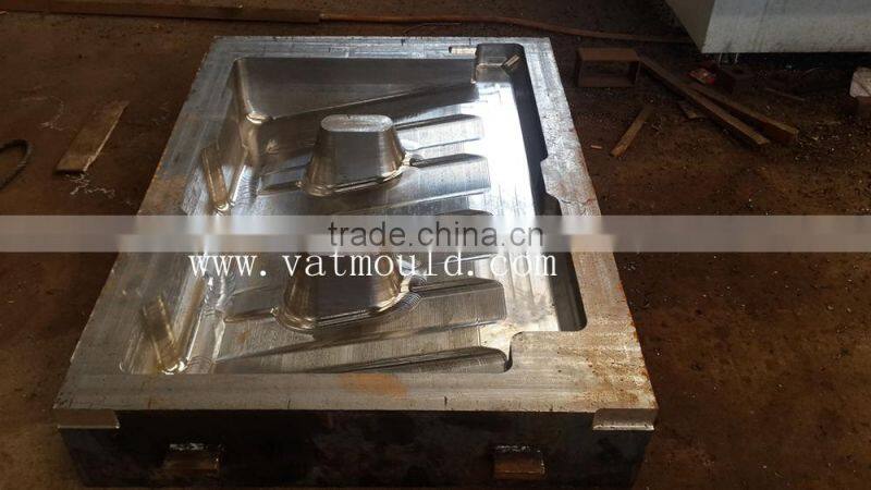 2015 new style fast production speed professional manufacturer road traffic barrier blow mould