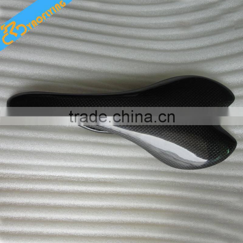 2015 new arrival small size road bike saddle,black carbon saddle bicycle saddle finished glossy