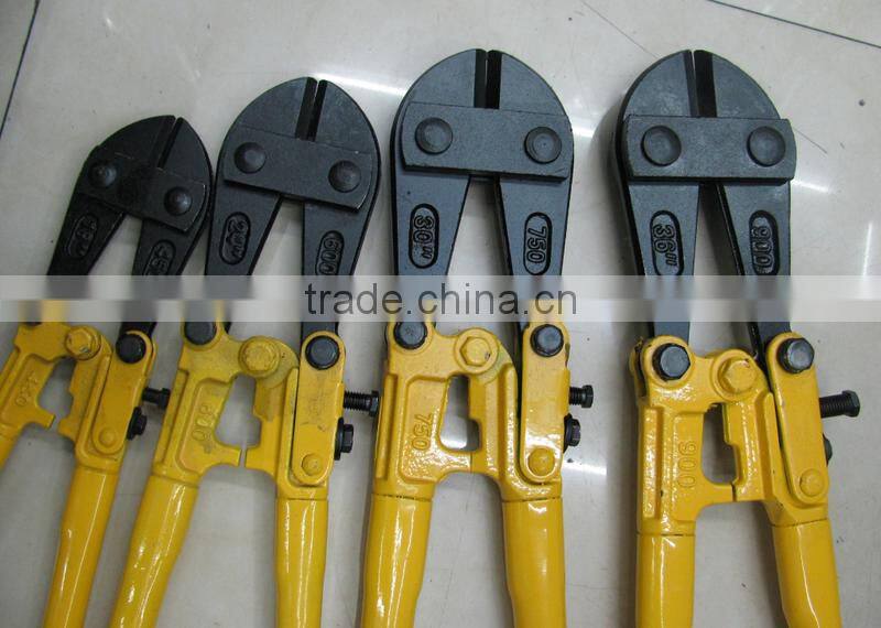 Bolt cutters with adjustable arm