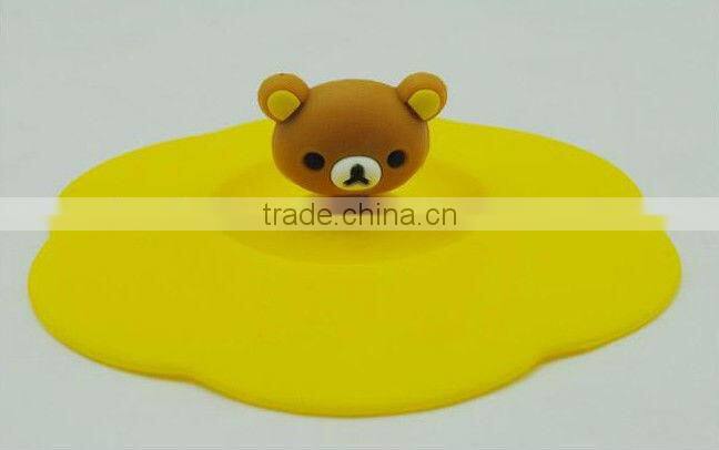 Custom ceramic coffee mug with silicone lid