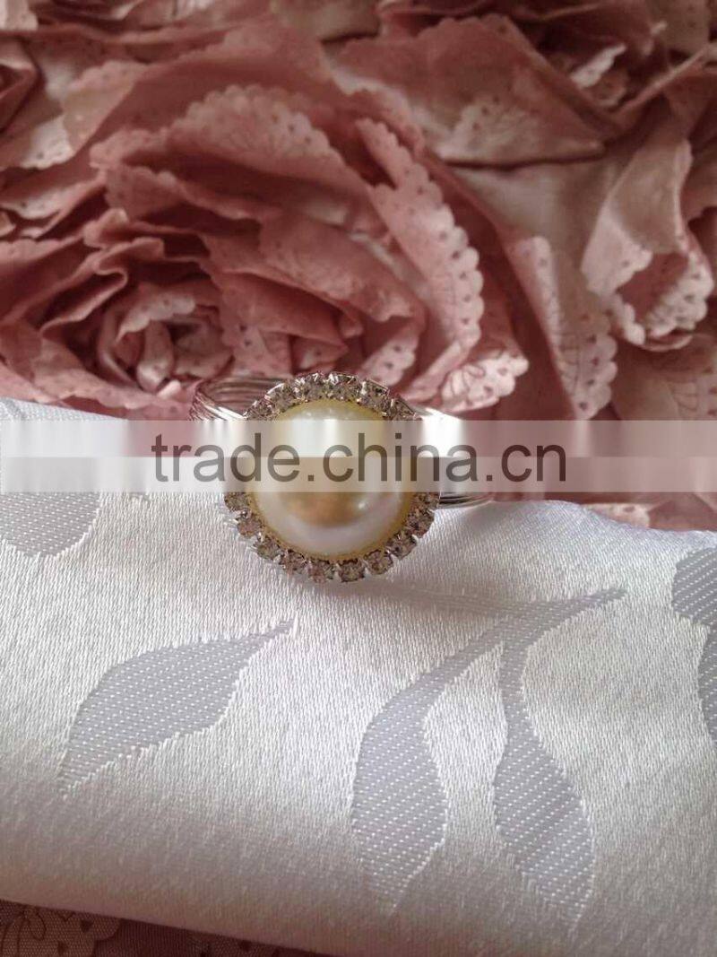 Hot Sale Delicate Clear Diamond and Pearl Round Napkin Ring Serviette
