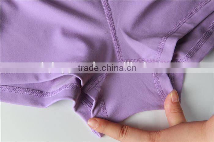 woman plus size short shorts with best cloth fabric fit for yoga and sport