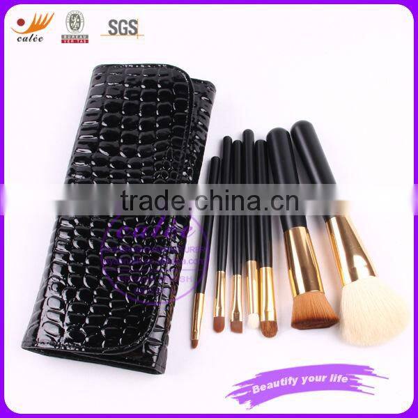 Traveling cosmetic brush kit with animal printing pouch