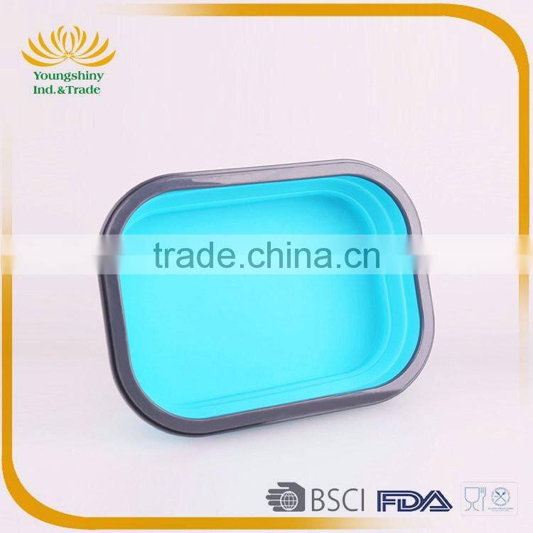 Portative silicone collapsible lunch box with lock