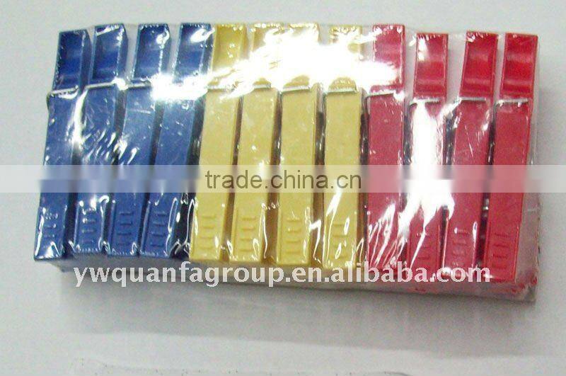 plastic clothes clip