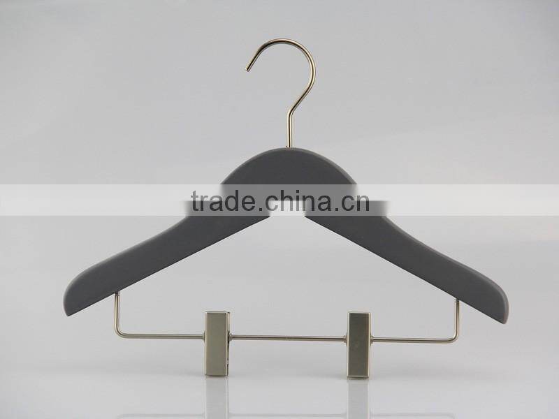 HA6879 plastic kids clothes hanger baby suits hanger with clips