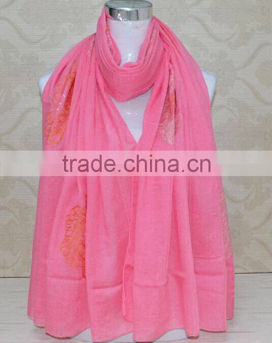 Wholesale Fall Winter Fashion Embroidery Design Flower Woman Cotton Shawl