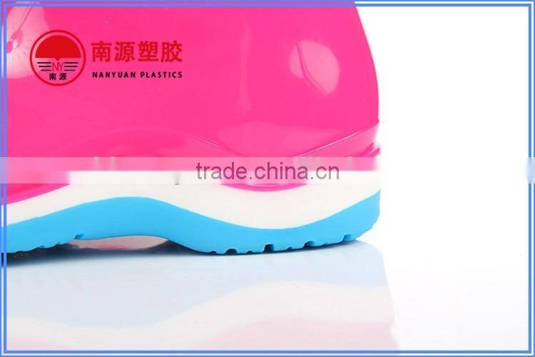 Children rain boots with optional LED light