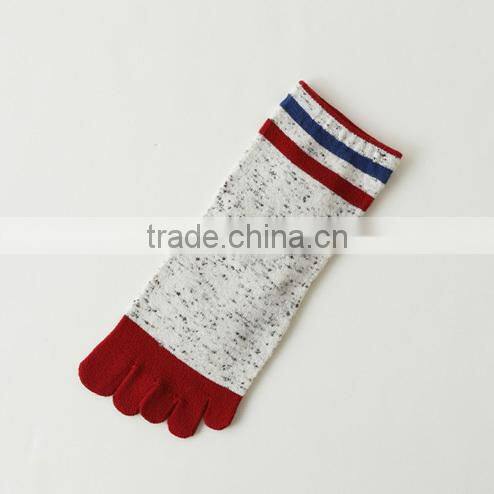 Hot Selling Japanese Design OEM School Lovely Girls Winter Comfortable Cotton Red Stripes Injinji Yoga Casual Socks