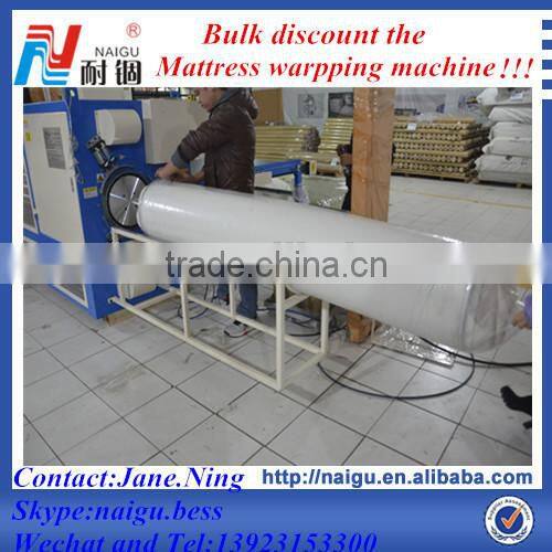 Manual mattress wrapping machine