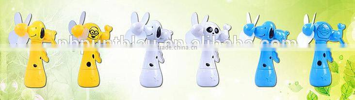 cheap plastic mini handy dynamo fan with sprayer for kids in summer