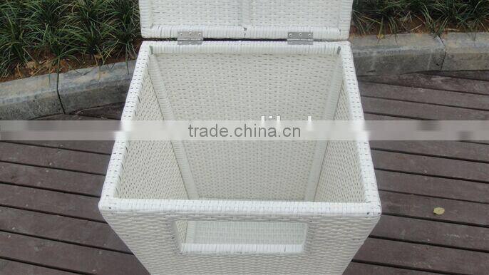 Wicker hamper box