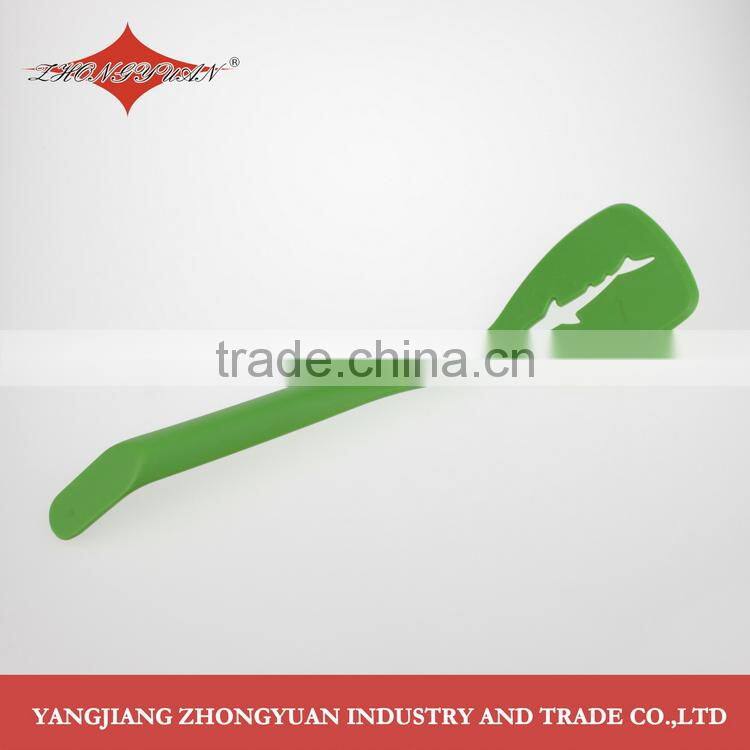 Non-stick plastic nylon shark shaped pancake turner for kitchenware