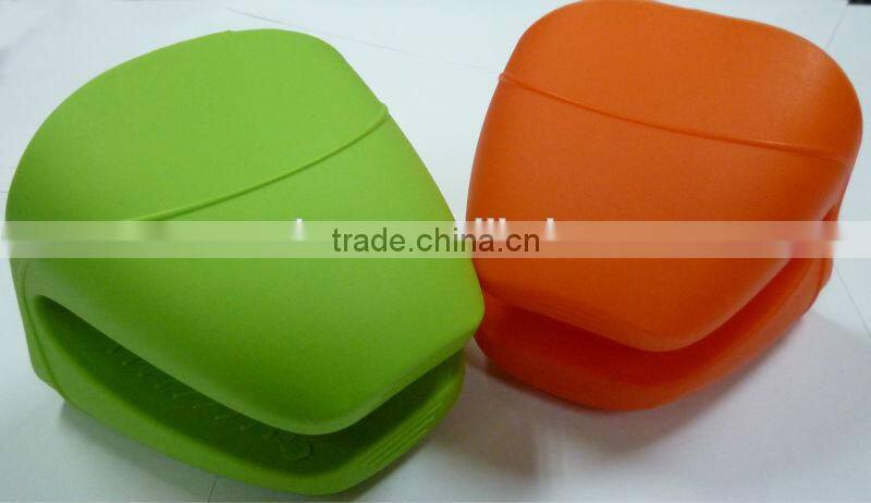 Food grade heat resistant silicone oven mitt