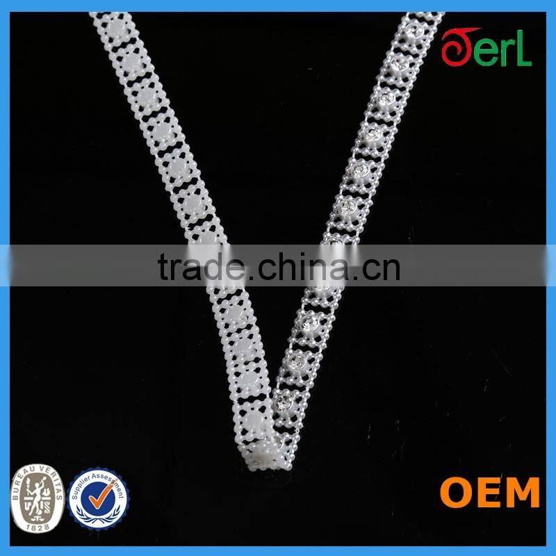 Wholesale Plastic Pearl roll rhinestone cup chain