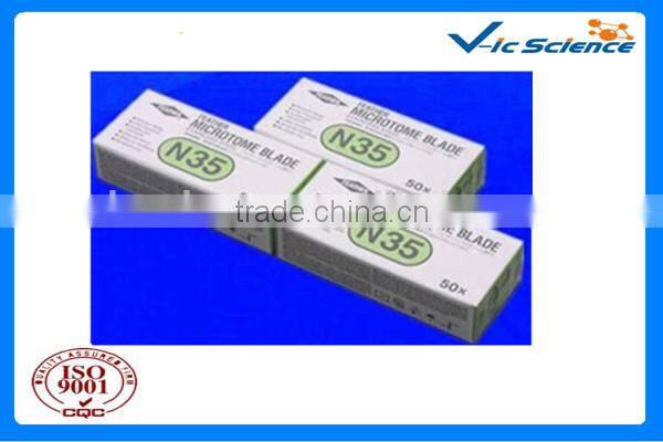 Lab using disposal blade holder