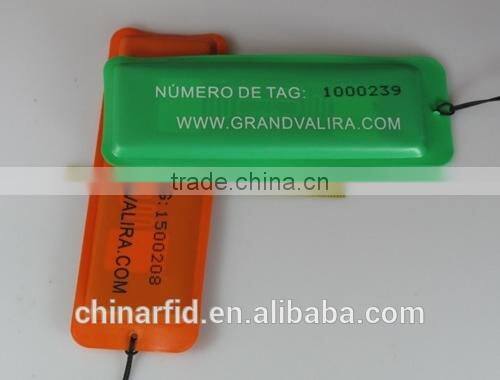 Long Range RFID Printing Barcode on Clothing Hang Tags