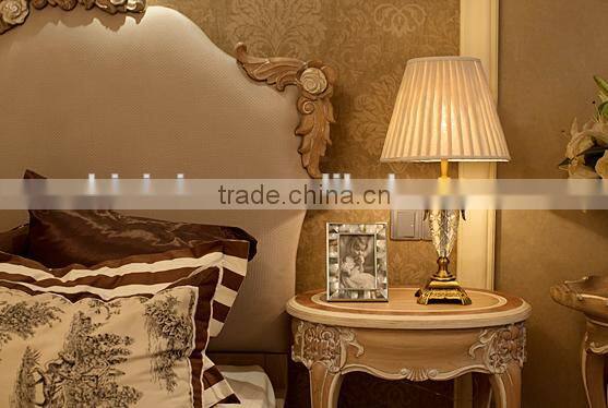 Clear crystal body golden metal bottom concise design table lamp