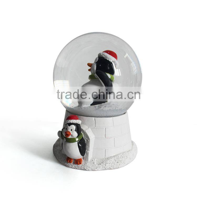 2016 cheap bulk polyresin snow globe for christmas gifts