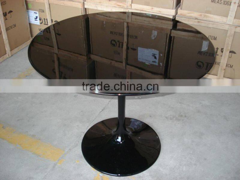 dining room Eero Saarinen fiberglass tulip table